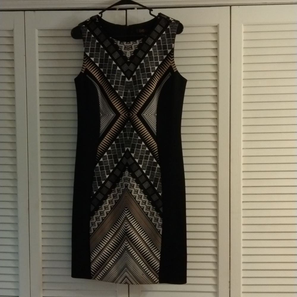 Woman sleeveless dress